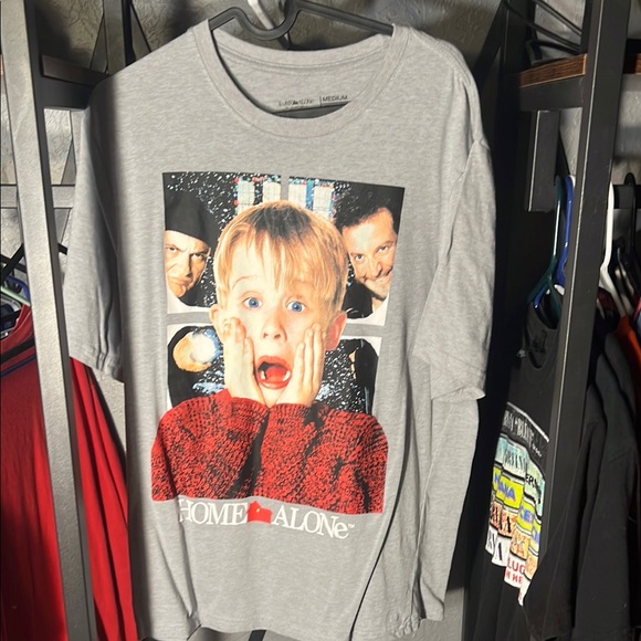 Home Alone Gray Tee MEDIUM SIZE - Picture 1 of 2